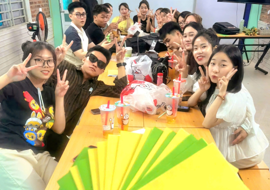 NHỮNG CHIẾC B1 VỪA MỚI RA LÒ CỦA TT DU HỌC NEW WORLD EDU